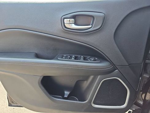 Used 2019 Jeep Compass Latitude w/ Cold Weather Group AWD/4WD image 24