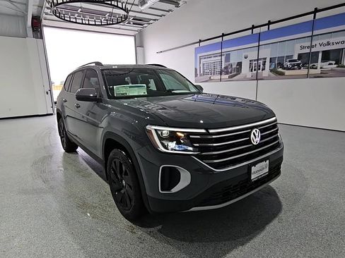 New 2026 Volkswagen Atlas SE FWD image 2