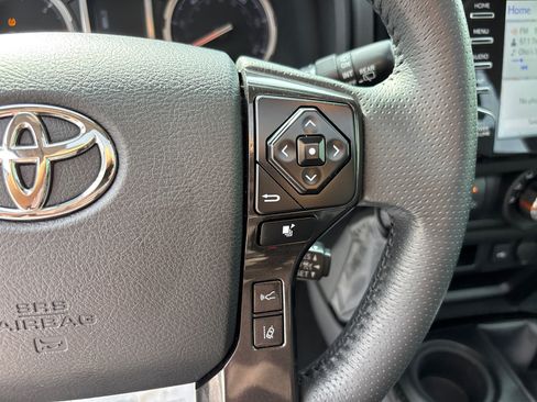 Used 2020 Toyota 4Runner TRD Off-Road Premium w/ Moonroof Package AWD/4WD image 17