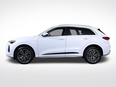 Used 2025 Audi Q5 Premium Plus w/ Premium Plus AWD/4WD image 2