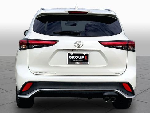 Used 2021 Toyota Highlander XSE FWD image 5