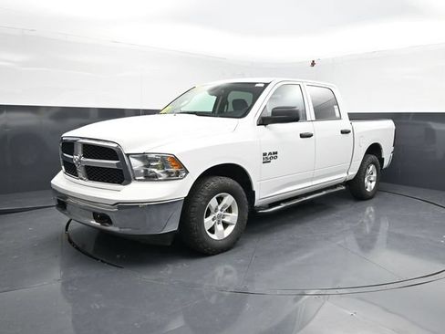 Used 2022 RAM 1500 Classic SLT AWD/4WD image 4