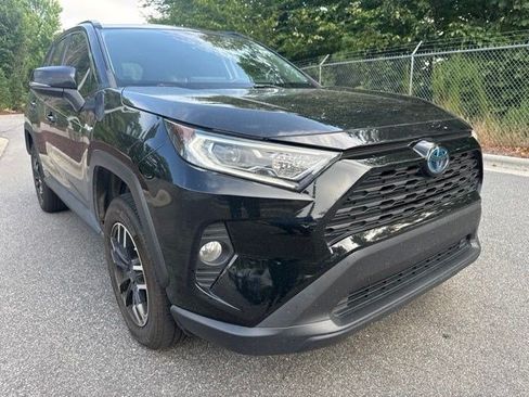 Used 2019 Toyota RAV4 XLE AWD/4WD image 3