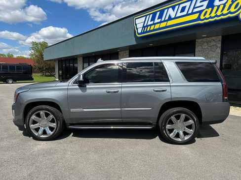 Used 2019 Cadillac Escalade Luxury AWD/4WD image 4