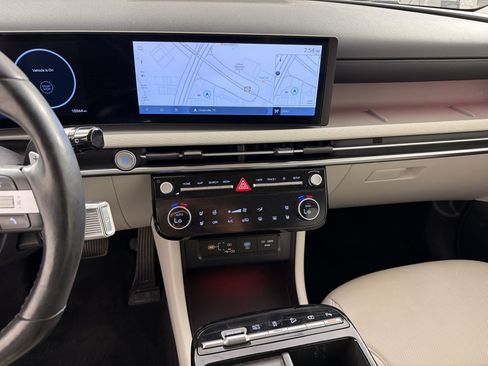 Certified 2025 Hyundai Tucson Limited FWD image 19