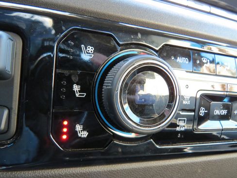 Used 2024 Chevrolet Silverado 2500 LTZ w/ LTZ Premium Package image 25