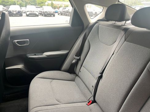 Used 2025 Kia K4 FWD image 38