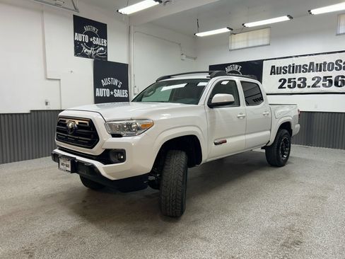 Used 2018 Toyota Tacoma SR AWD/4WD image 3