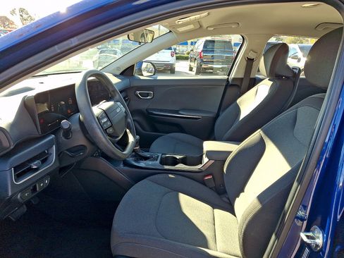 Used 2025 Kia K4 LXS image 12