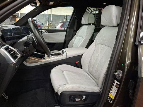 Certified 2023 BMW X7 xDrive40i w/ M Sport Package image 10