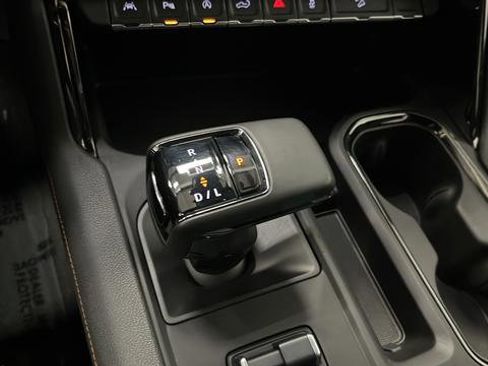 Used 2025 GMC Sierra 1500 AT4 w/ AT4 Premium Package AWD/4WD image 18