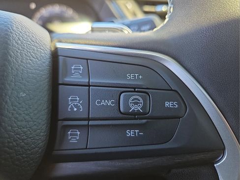 New 2026 Jeep Grand Cherokee Limited w/ Luxury Tech Group II image 16