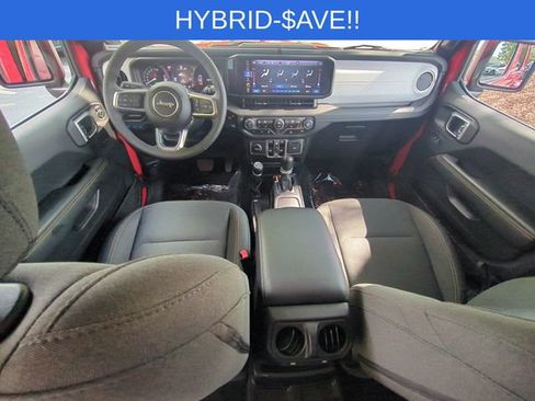 Used 2025 Jeep Wrangler Unlimited Sahara AWD/4WD image 29