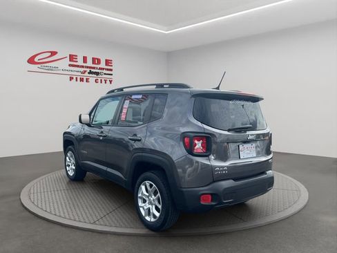 Used 2017 Jeep Renegade Latitude AWD/4WD image 3