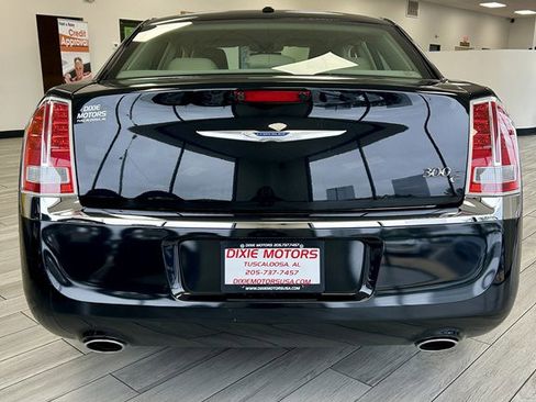 Used 2014 Chrysler 300 C image 8