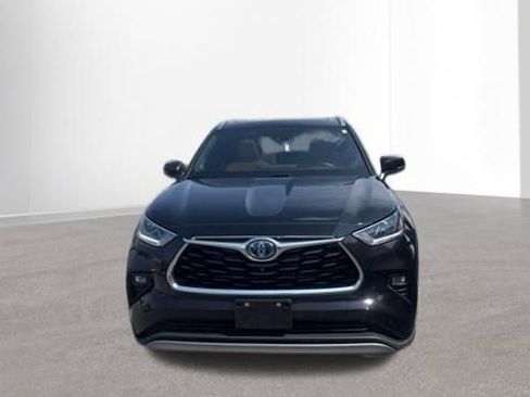 Used 2022 Toyota Highlander Platinum image 2