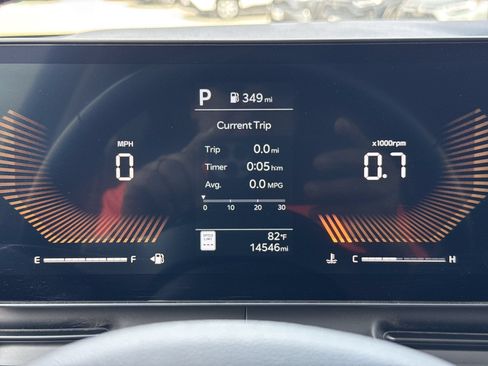Used 2026 Kia Carnival FWD image 10