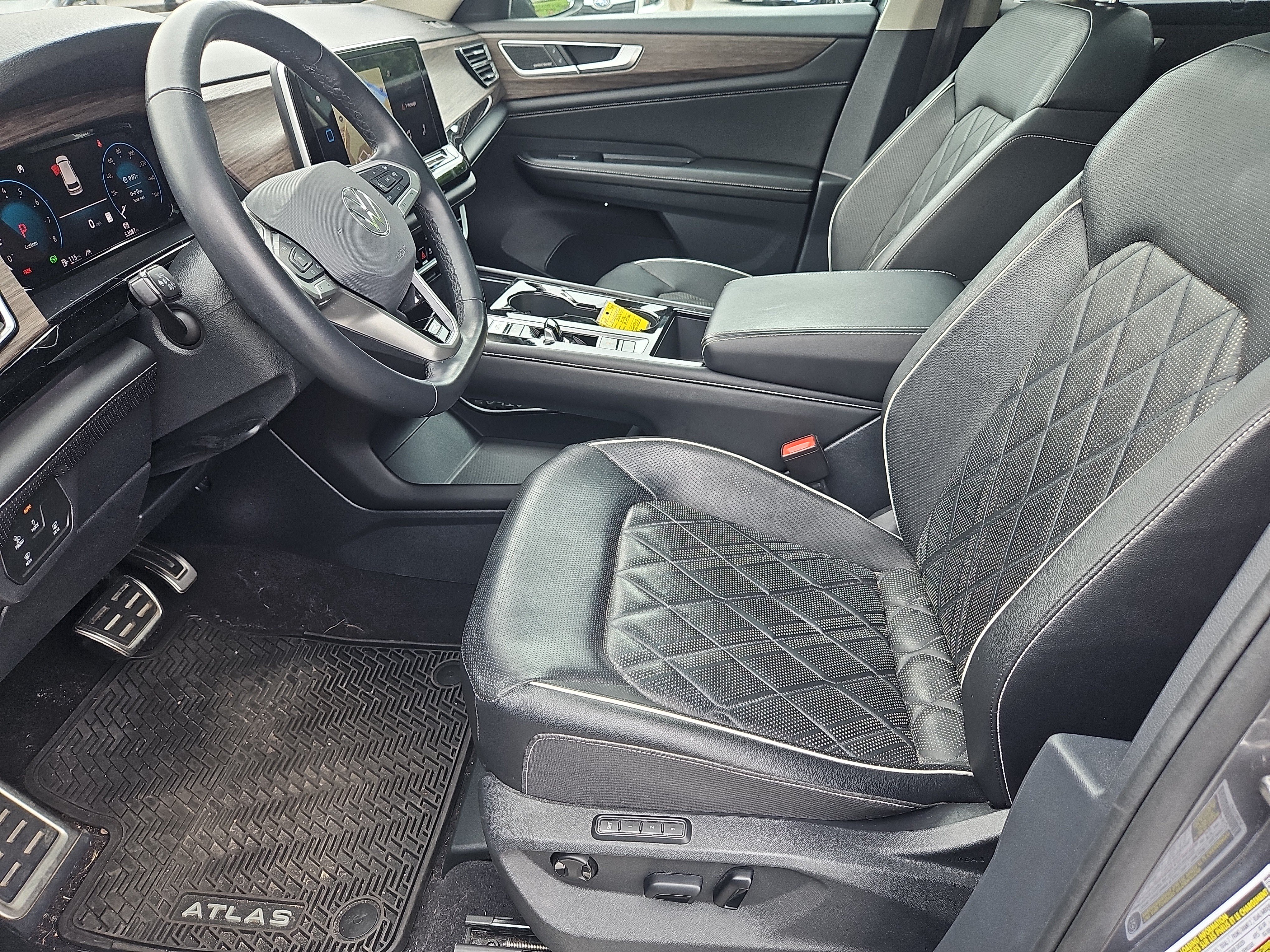 Certified 2024 Volkswagen Atlas SEL Premium R-Line AWD/4WD image 37
