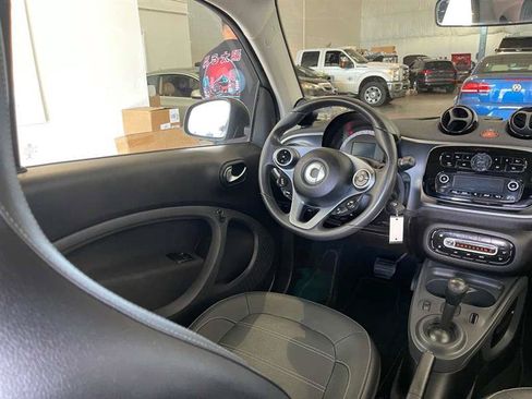 Used 2016 smart fortwo Coupe RWD image 17