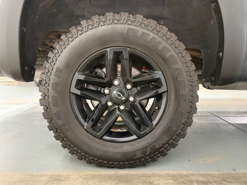Used 2022 Chevrolet Silverado 1500 LT Trail Boss w/ Bed Protection Package AWD/4WD image 10