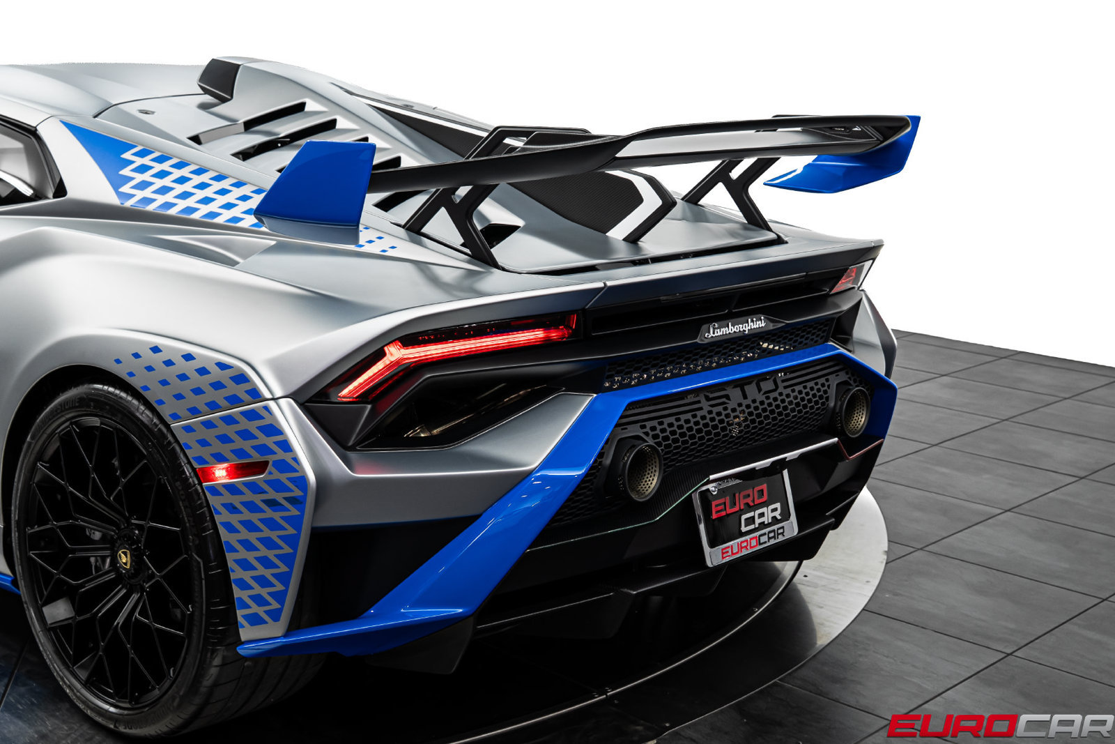 Used 2022 Lamborghini Huracan STO RWD image 23