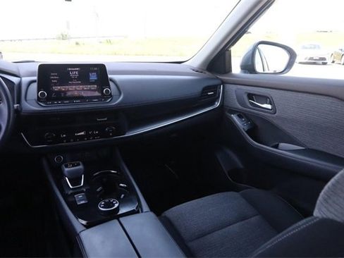 Certified 2023 Nissan Rogue SV image 24