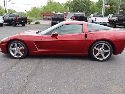 Used 2007 Chevrolet Corvette Coupe w/ Performance Package RWD image 22