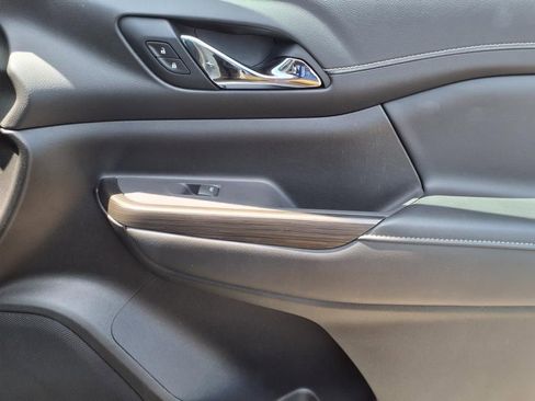 Used 2022 GMC Acadia SLT w/ Technology Package image 6