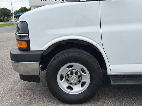 Used 2025 Chevrolet Express 3500 LT w/ LT Preferred Equipment Group RWD image 20