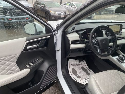 Used 2023 Mitsubishi Outlander SEL image 10