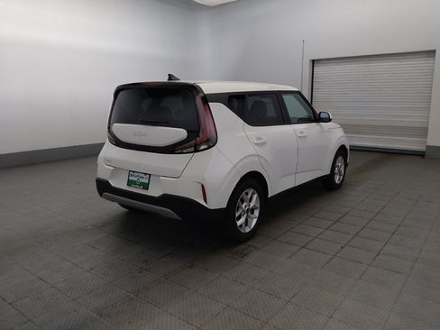 Used 2025 Kia Soul LX w/ LX Technology Package FWD image 9