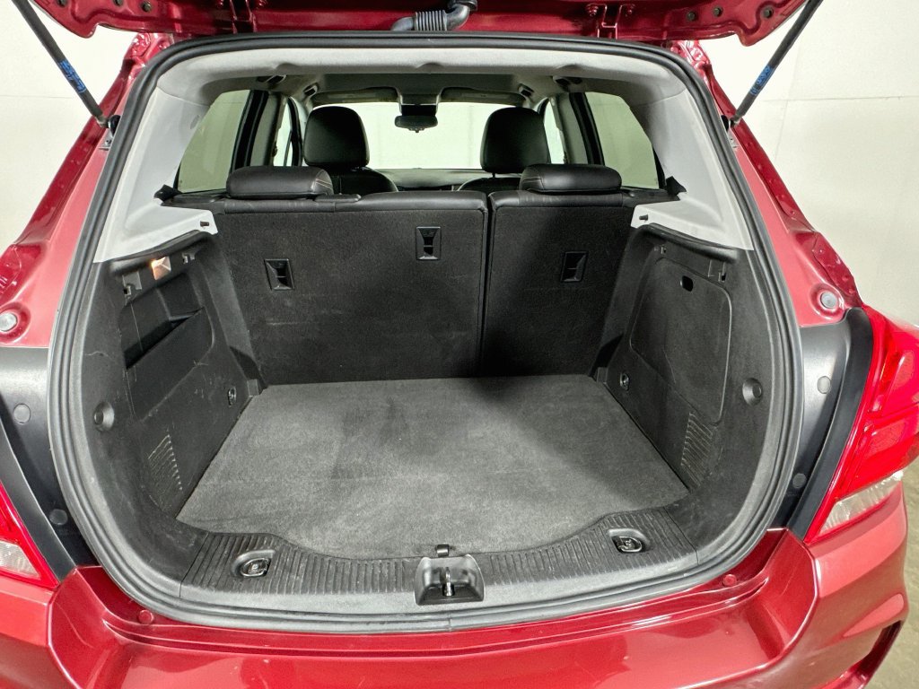 Used 2018 Chevrolet Trax LT w/ LT Convenience Package FWD image 29