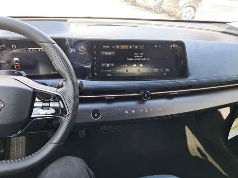 New 2025 Nissan Ariya Platinum AWD/4WD image 18