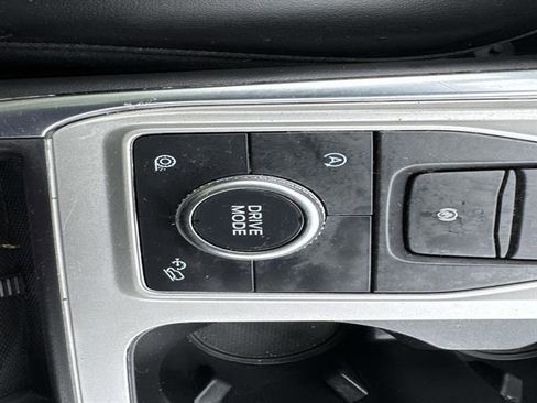 Used 2023 Ford Explorer XLT w/ Equipment Group 202A image 41