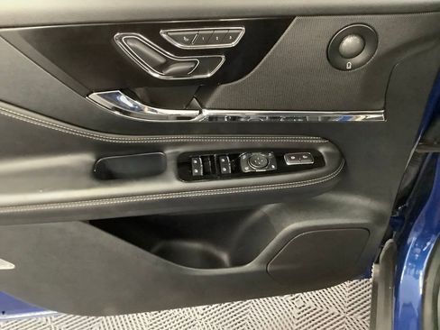 Used 2021 Lincoln Corsair Reserve w/ Equipment Group 201A image 9