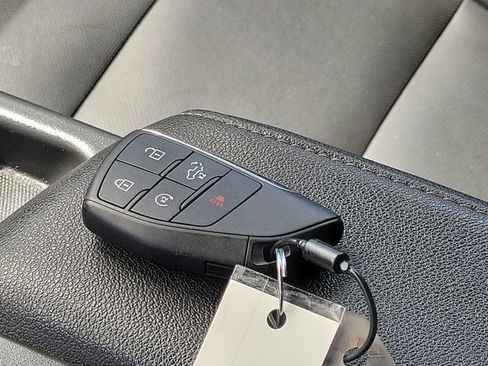 Used 2025 GMC Sierra 1500 SLT image 28