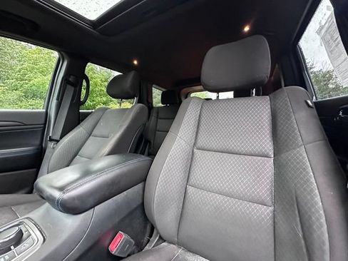 Used 2020 Jeep Grand Cherokee Laredo AWD/4WD image 11