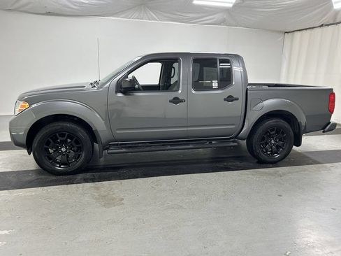 Used 2021 Nissan Frontier SV w/ Midnight Edition Floor Mats AWD/4WD image 6