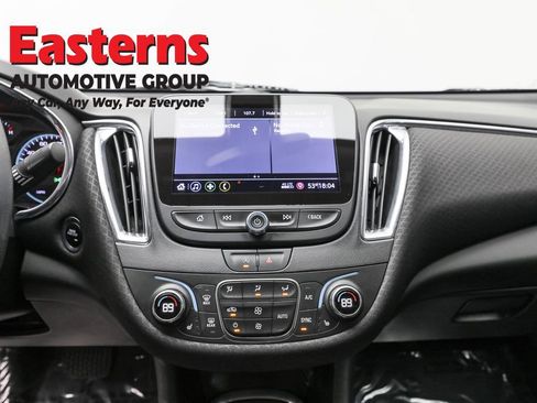 Used 2020 Chevrolet Malibu LT image 12