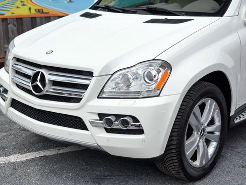 Used 2011 Mercedes-Benz GL 450 4MATIC image 4