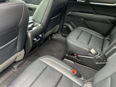 Used 2024 GMC Acadia Elevation image 13