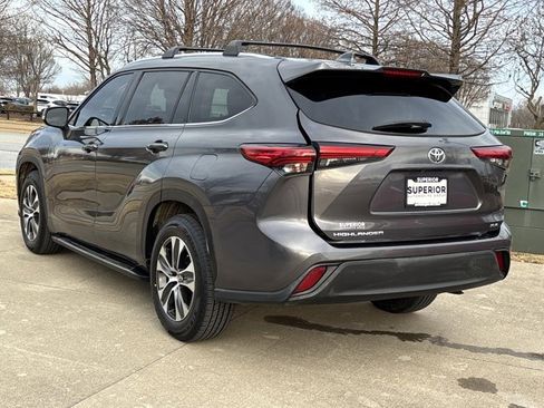 Used 2021 Toyota Highlander XLE image 10