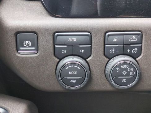 Used 2025 Chevrolet Silverado 1500 LTZ AWD/4WD image 21
