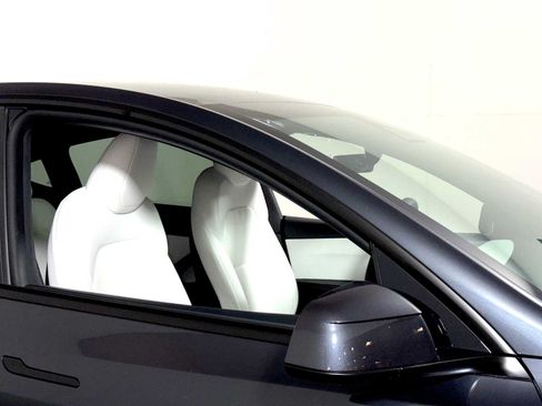 Used 2026 Tesla Model Y 2WD image 30