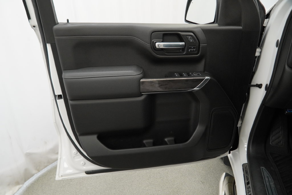 Certified 2021 Chevrolet Silverado 1500 LTZ w/ Z71 Off-Road Package AWD/4WD image 38