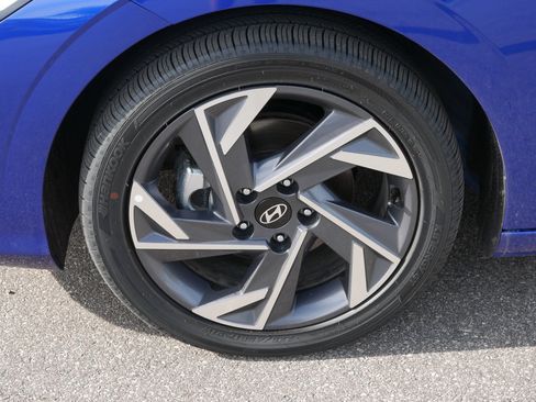 Certified 2026 Hyundai Elantra Limited FWD image 15