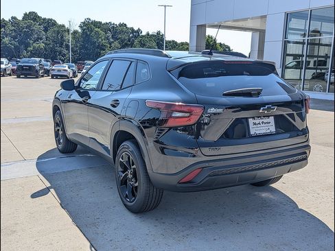 New 2026 Chevrolet Trax LT w/ Driver Confidence Package FWD image 8
