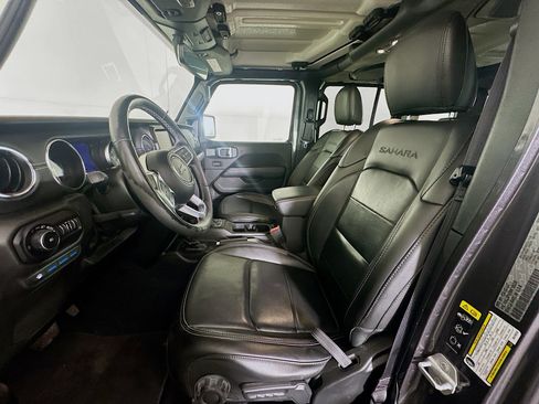 Used 2022 Jeep Wrangler Sahara w/ Cold Weather Group image 13