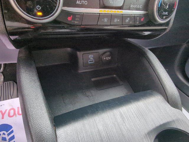 Used 2022 Ford Escape SE w/ SE Sport Appearance Package AWD/4WD image 19