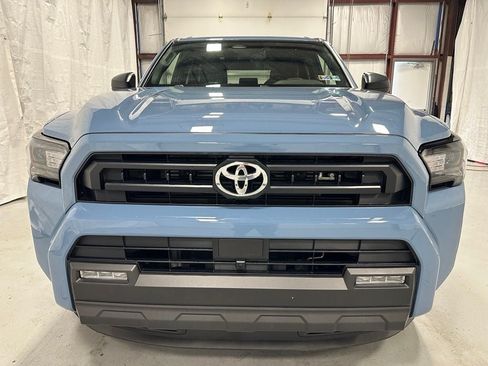 Used 2025 Toyota 4Runner SR5 AWD/4WD image 2